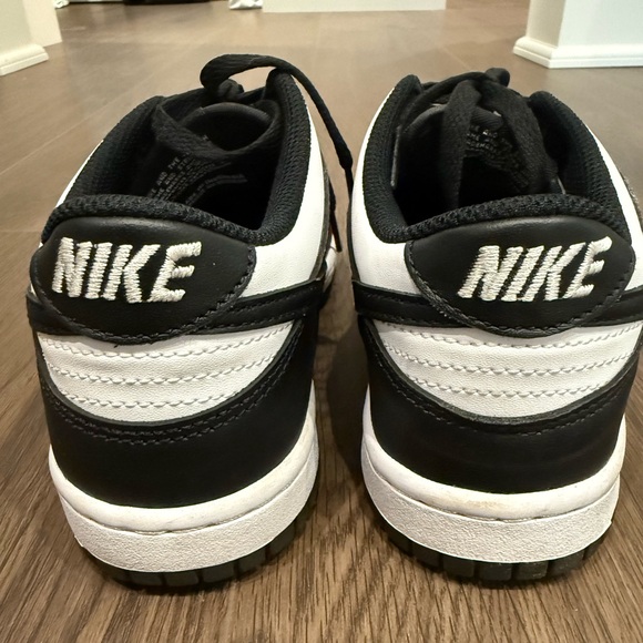 Nike Black and White Sneakers Classic Dunk Style - Picture 8 of 8